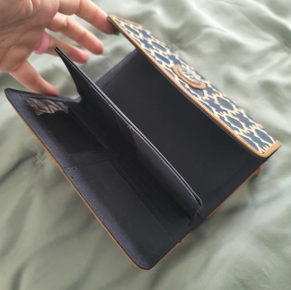 Tommy Hilfiger (BUNDLE) Navy & Tan Purse w/wallet - Picture 5 of 5